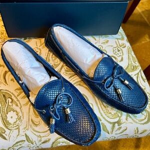 New never worn women’s Cole Haan Loafers!